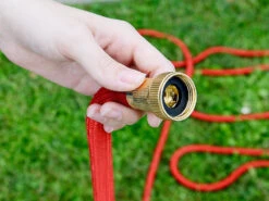 Royal Gardineer Schrumpfschlauch:Dehnbarer Profi-Gartenschlauch PRO.V5 Mit Alu-Anschlüssen, 17,5 - 50 M -Rosenstein & Söhne Shop nx5593 1